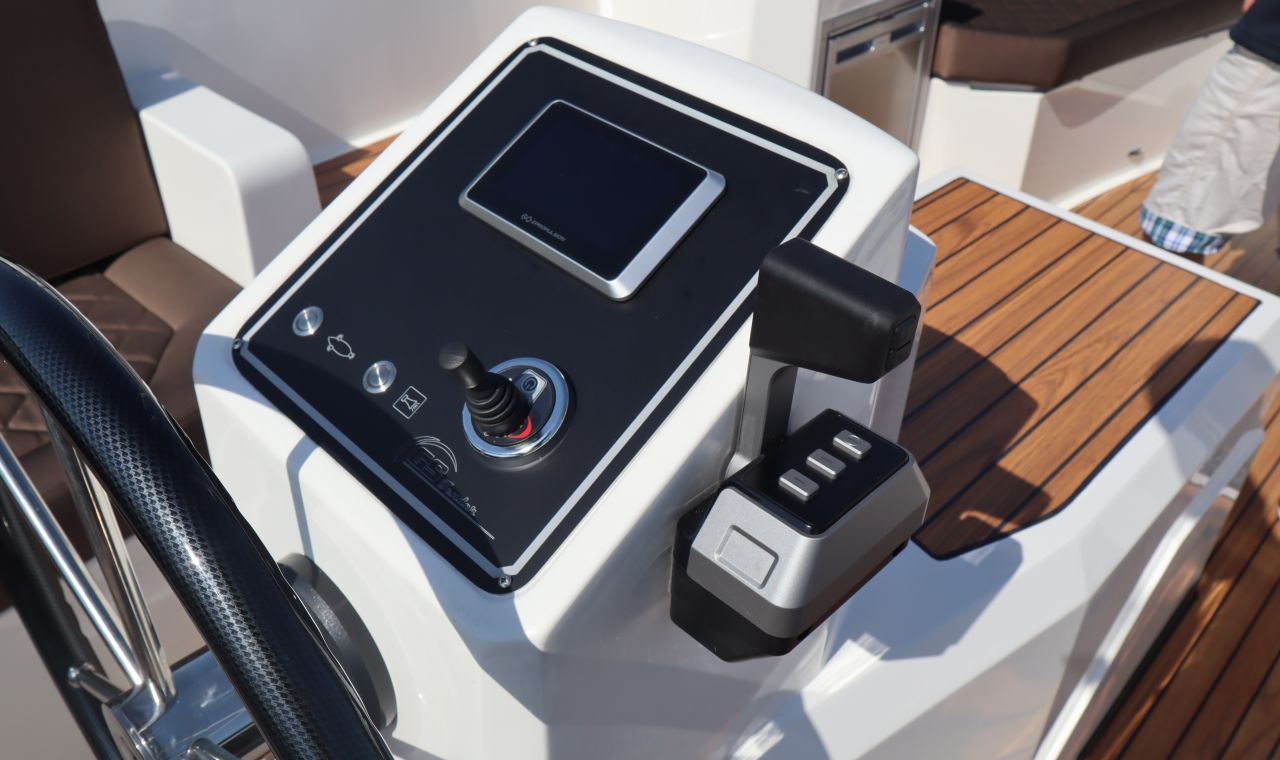 ePropulsion X12 outboard motor