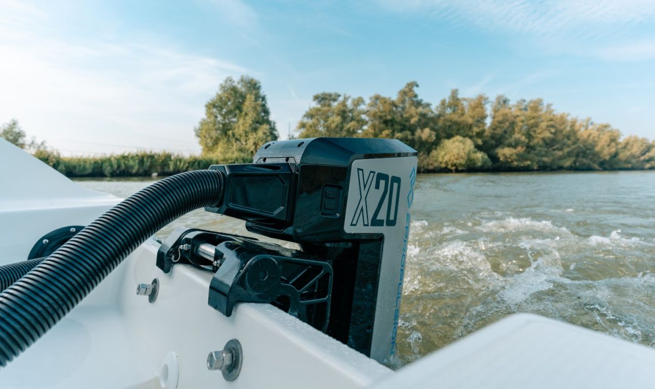 ePropulsion X20 outboard motor