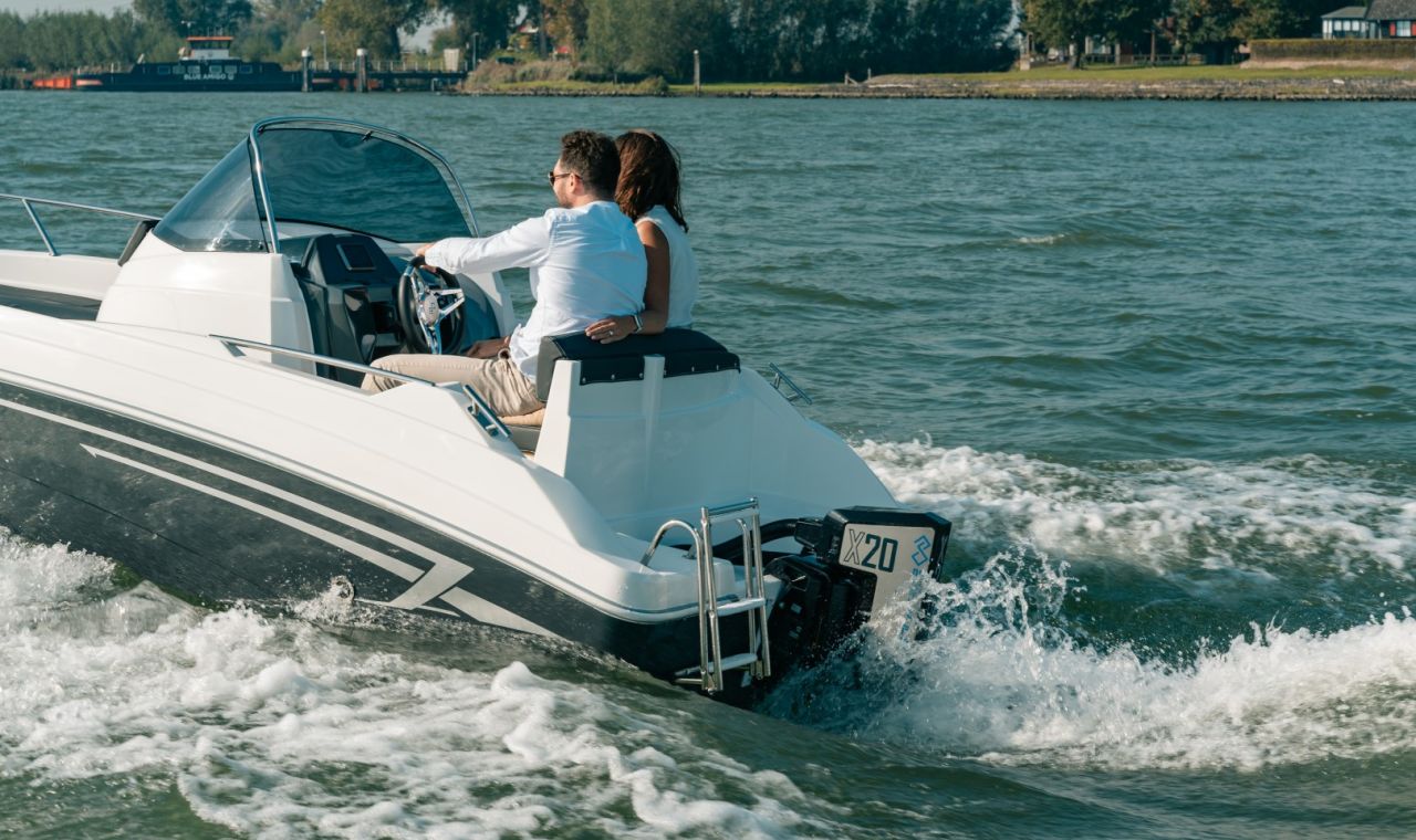 ePropulsion X20 outboard motor